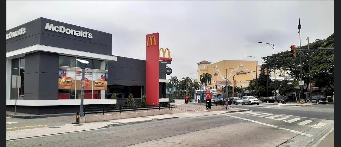 Mega Suite Junto Al San Marino Shopping Guayaquil Buitenkant foto